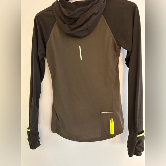 XS Nike dri fit running baseball tee style top in brown with good and key pocket - Picture 2 of 6